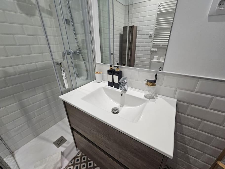 The Gabriels Con Terraza Apartment Madrid Exterior foto